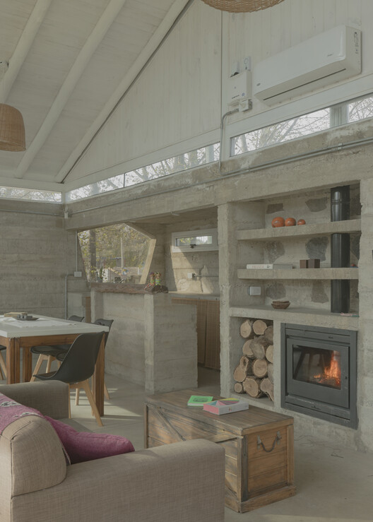 Lelis House / Vbrügg - Внутренняя фотография, дерево, освещение, луч, стул