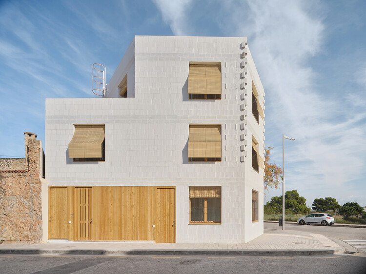 11 социальных домов в Palma / Carles Enrich Studio - Экстерьерная фотография, фасад