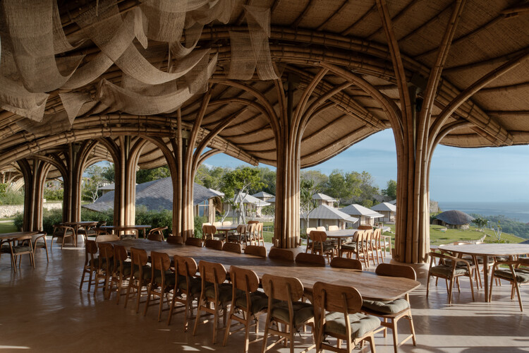 Shell Restaurant / Pablo Luna Studio - Интерьерная фотография, столовая, колонка