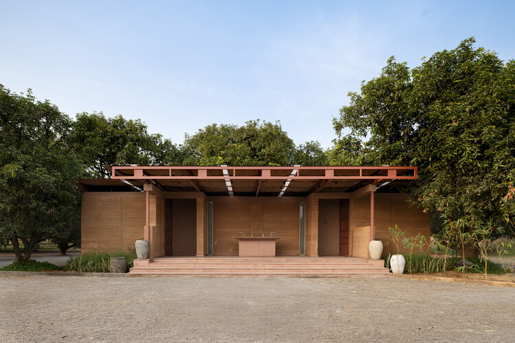 Aina Community Dousment / Naav Studio - изображение 1 из 16