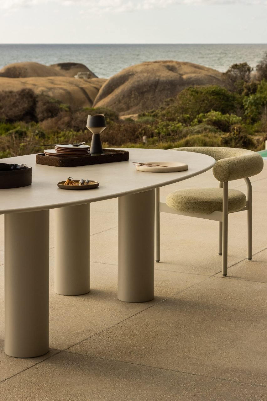 ДОМБОЛО Outdoor Tables от Haldane