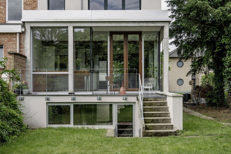 Ремонт Herfst House / Architecten Architecten - внешняя фотография, дверь, балкон, поручни, палуба