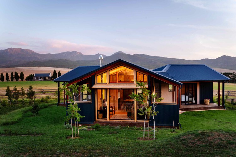 Natimby Lodge / Paul Elliott Architects - Внешняя фотография