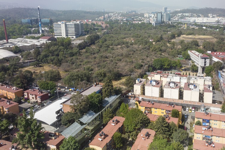 Общественный центр Pilares Cuicuilco / до + + udeb arquitectos + Agenda agencia de arquitectura + - внешняя фотография, вид с аэрофотоснимком, городской пейзаж
