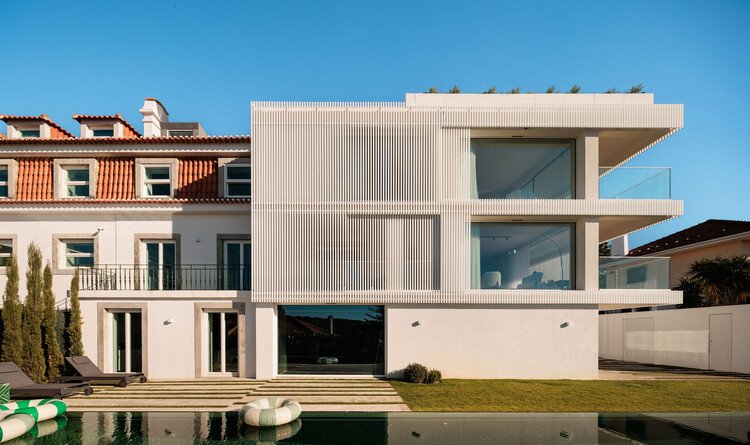 Restelo Mgr House / João Tiago Aguiar, Arquitectos - Экстерьерная фотография, балкон