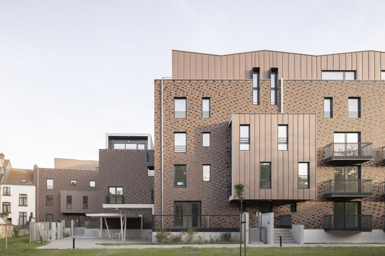 Roche Fatale Social Housing Reportion / P & P Architectes + Atelier D'Architecture A4 - изображение 1 из 18