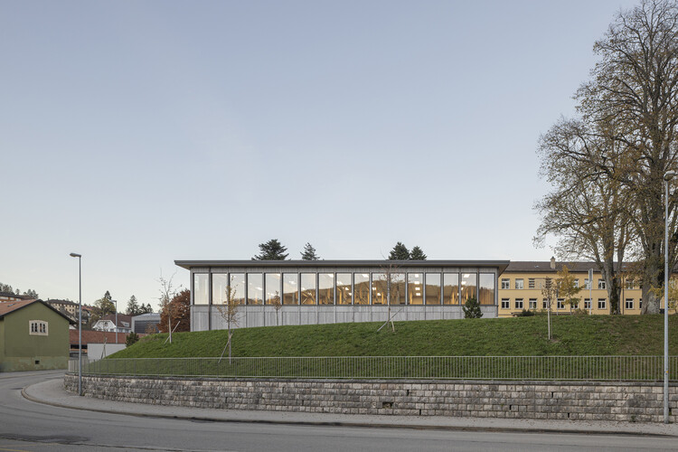 Sainte -Croix Gymnasium / Mue Atelier + BSAAR + Erbat SA - Внешняя фотография