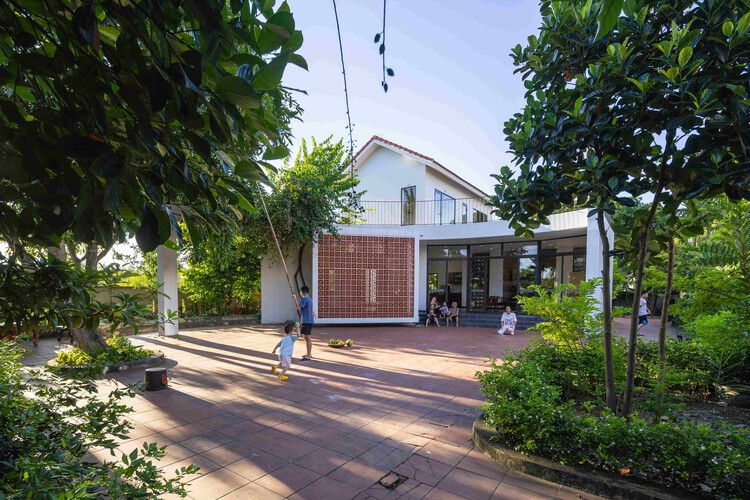   Xom Me House / NH Village Architects - изображение 1 из 24