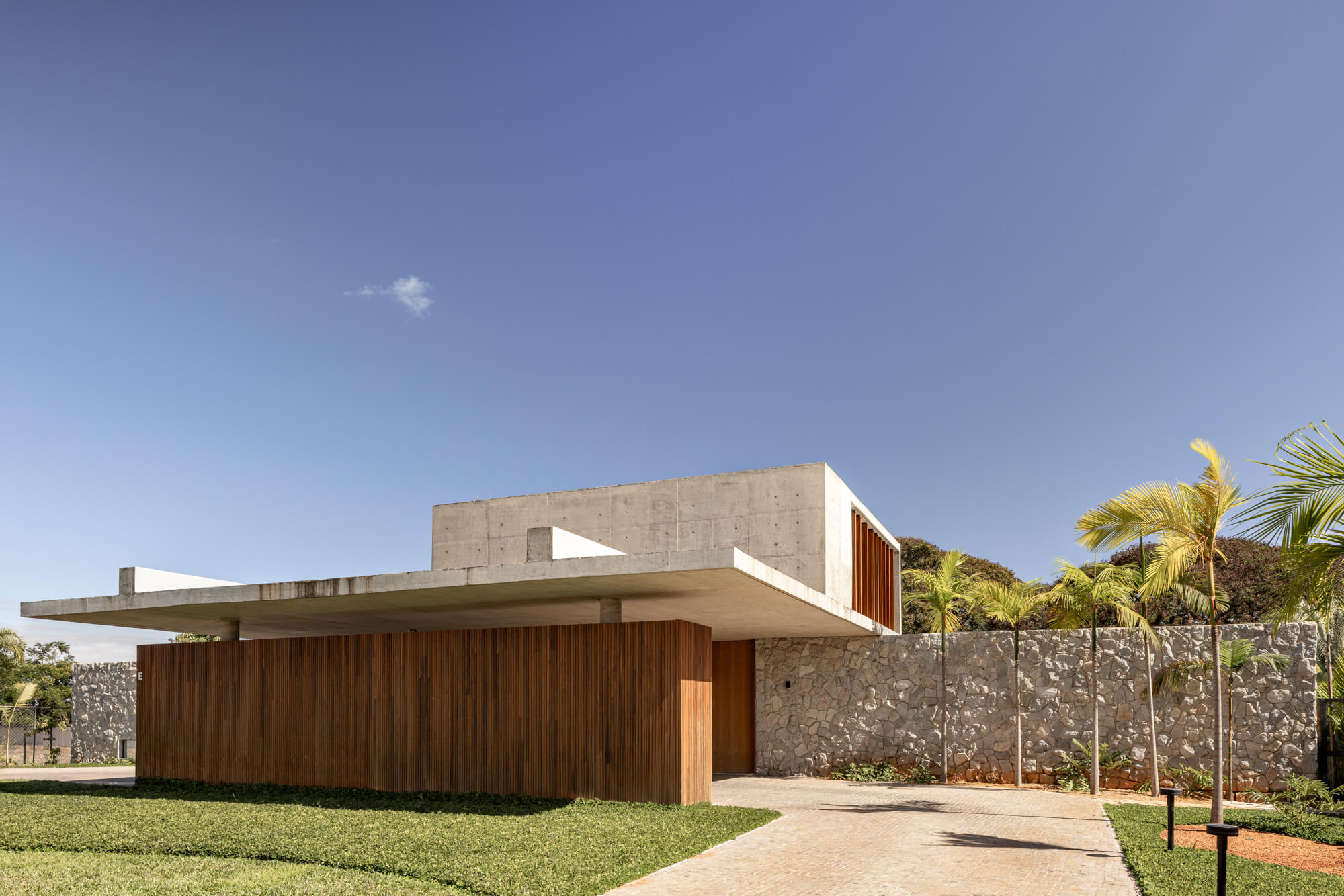 Каменный дом / esquadra arquitetos