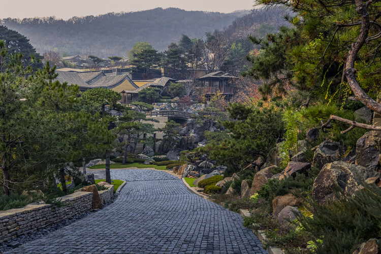 Пекин Xitan Hotel Landscape Design / Nikken Sekkei - изображение 34 из 38
