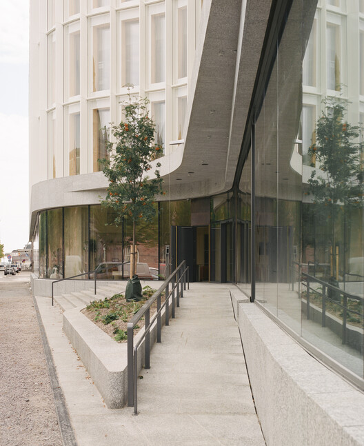 Katajanokan Laituri Wood Office and Hotel Building / Anttinen Oiva Architects - изображение 3 из 27