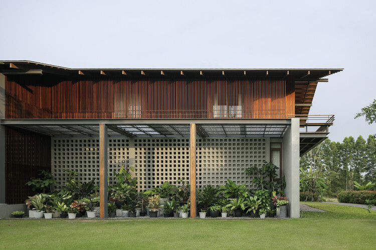Utai Thani House / мне нравится дизайнерская студия - внешняя фотография
