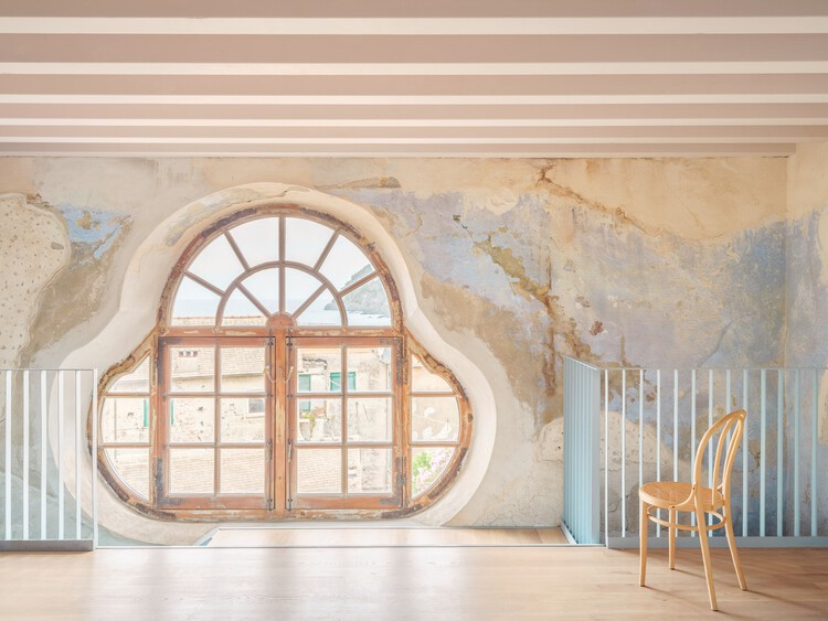 Nostra Signora Della Costa Cultural and Expeciential Training Center / Caarpa - Интерьерная фотография, древесина, арка