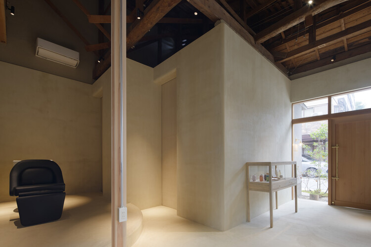 Yasukawa Hair Salon / Koyori - Интерьерная фотография, дерево