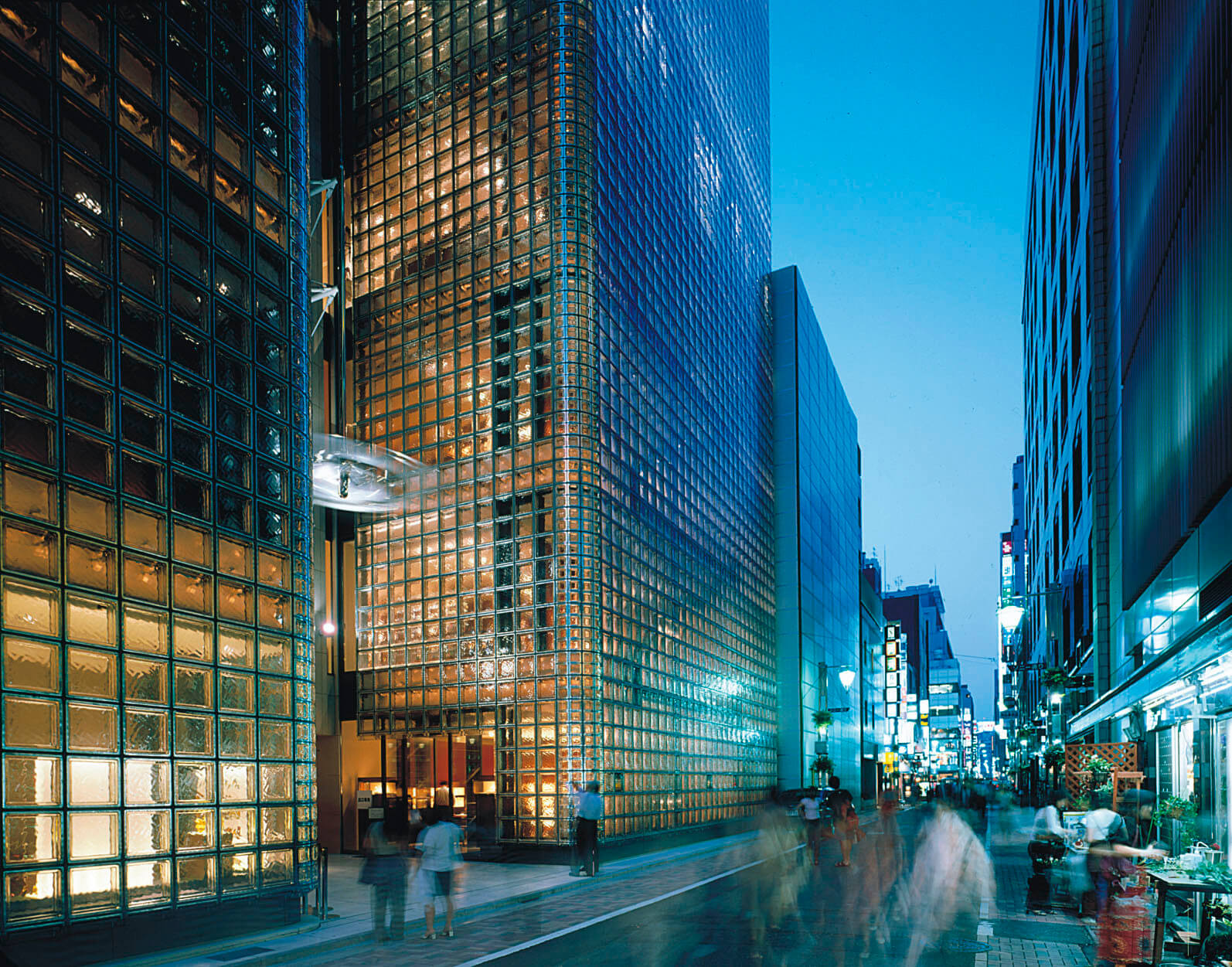 Ad Classics: Maison Hermès / Renzo Piano Somarning