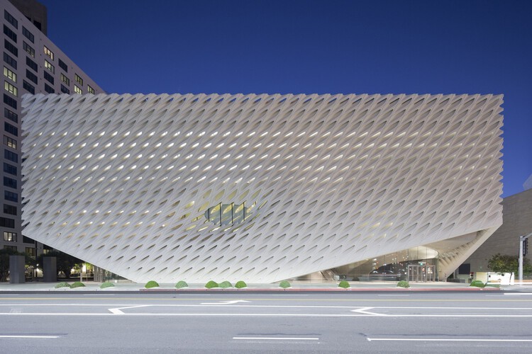 Рикардо Скофидио, соучредитель Diller Scofidio + Renfro, проходит на 89 - изображение 3 из 7