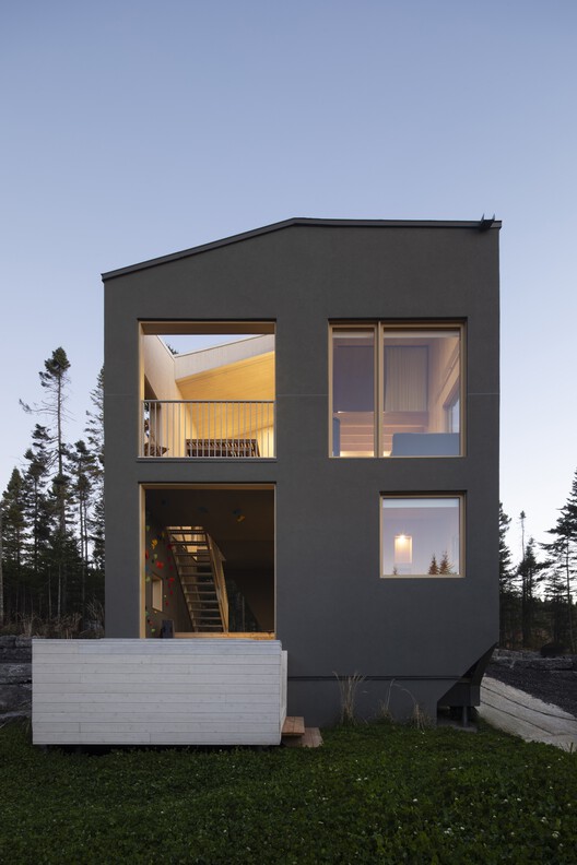 Blok House / Quinzhee Architecture - изображение 2 из 21