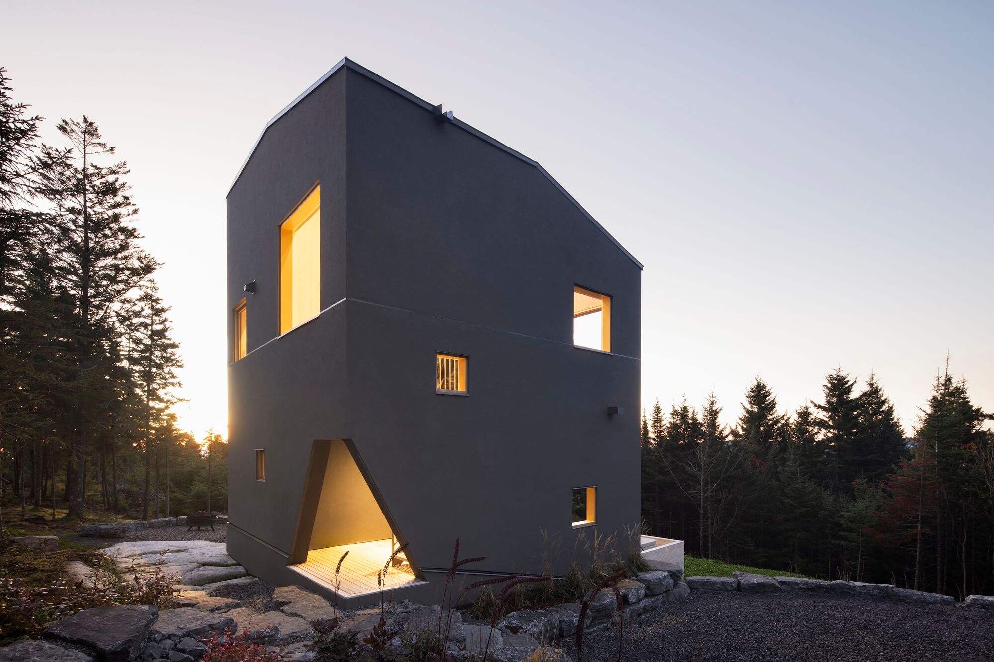 Blok House / Quinzhee Architecture