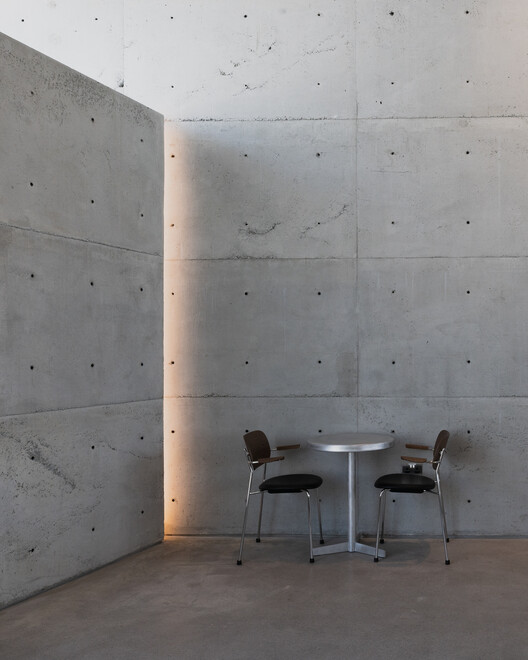 Otaku Cafe / Shell+Core - Interior Photography, бетон