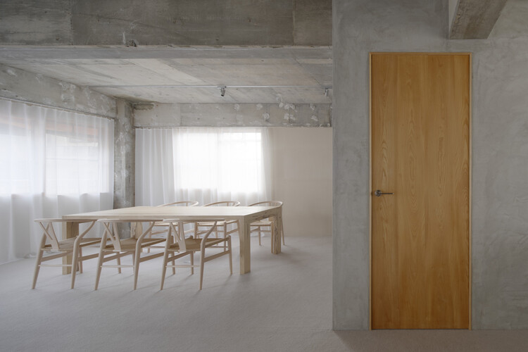 CUU Office / Koyori - Интерьерная фотография, столовая, дерево