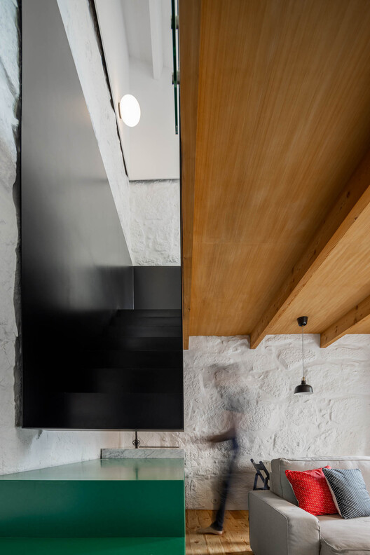 Covelo House / Spaceworders - Интерьерная фотография, ванная комната, дерево, освещение, бетон