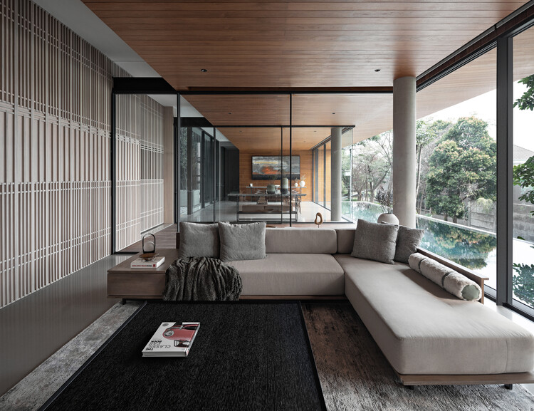 Ja House / Studiokas - Интерьерная фотография, гостиная, диван, стул