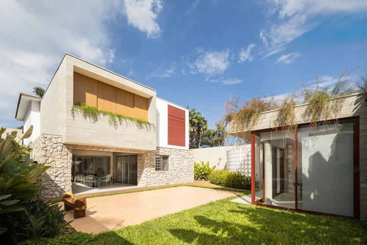 Faria House / Estúdio Olo - изображение 7 из 39