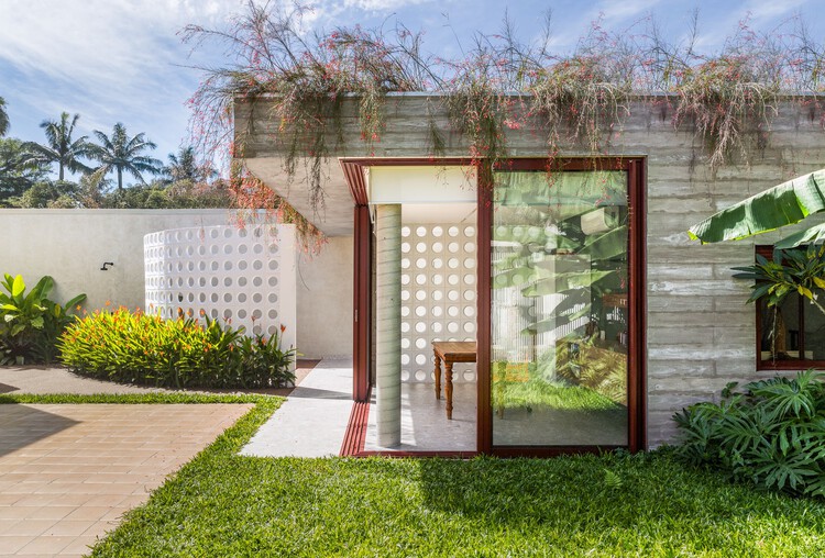 Faria House / Estúdio Olo - изображение 9 из 39