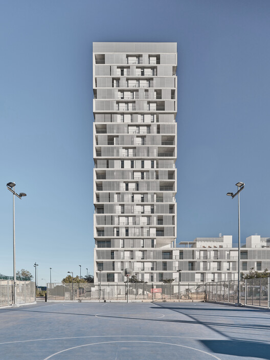 184 Social Housing Tower / McBad Architecture & Corrban Design - Exther Photography