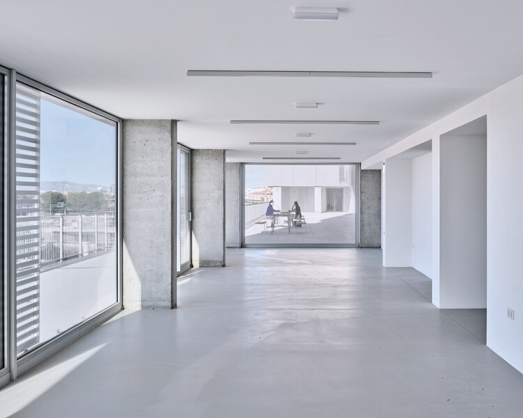 184 Social Housing Tower / McBad Architecture & Urban Design - изображение 5 из 22