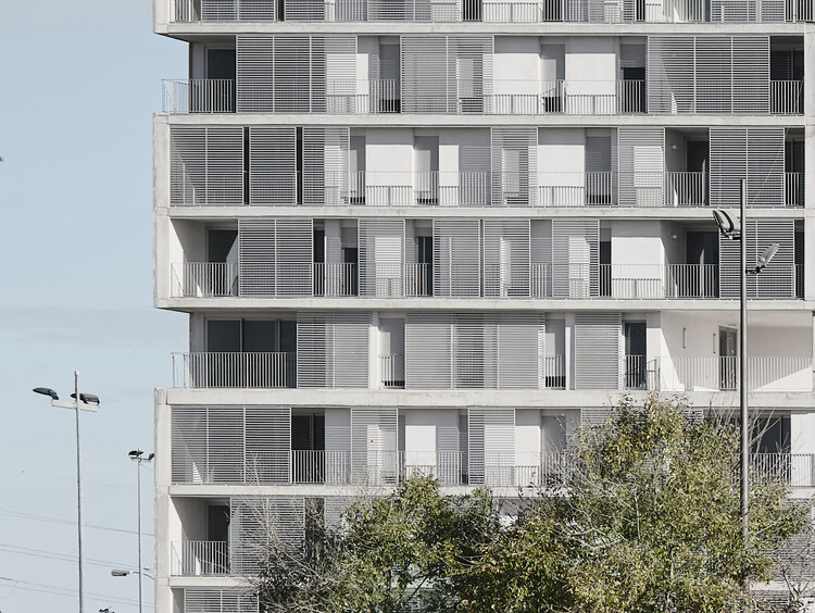 184 Social Housing Tower / McBad Architecture & Urban Design - изображение 8 из 22
