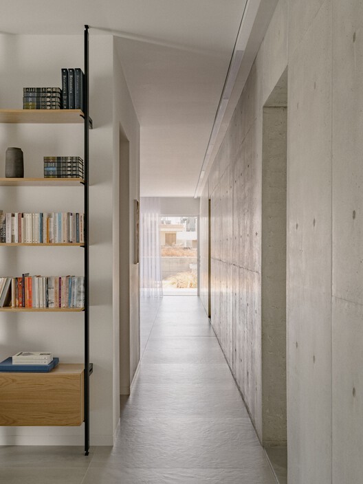 Makries Mires Residence / Anastasiou Misseri - изображение 4 из 29