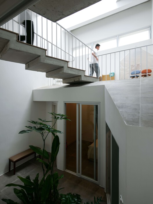 Dala House / Naw Studio - Интерьерная фотография, лестница, дерево, поручка