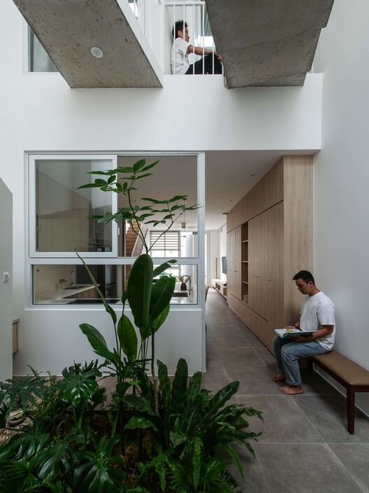 Dala House / Naw Studio - Интерьерная фотография, бетон, двор