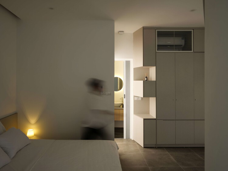 Dala House / Naw Studio - Интерьерная фотография, дерево, спальня, освещение, кровать