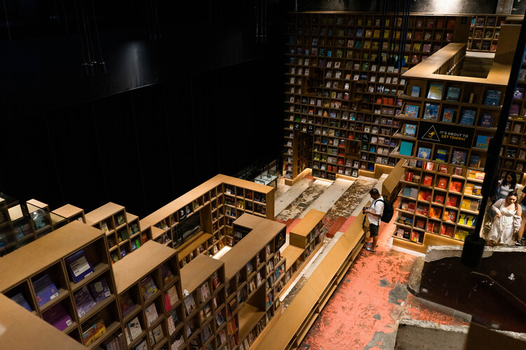 REXKL Arts Space и Community Hub / Mentahmatter Design Sdn Bhd - Интерьерная фотография, стеллажи