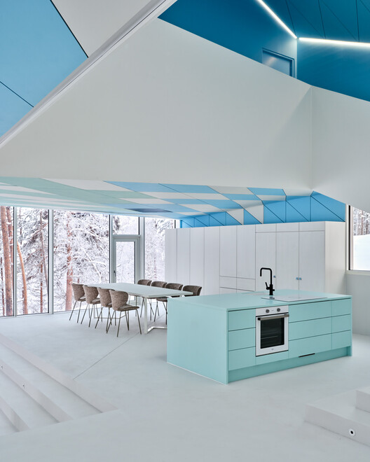 Cliffhanger Riverside Villa / Pirinen Salo Oy - Интерьерная фотография, кухня