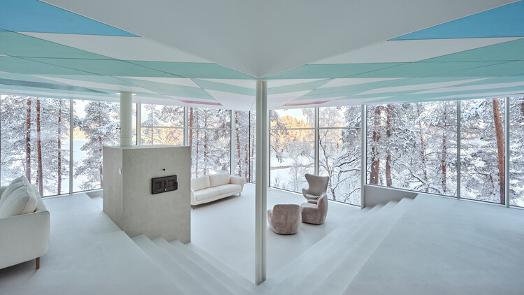Cliffhanger Riverside Villa / Pirinen Salo Oy - Интерьерная фотография, гостиная