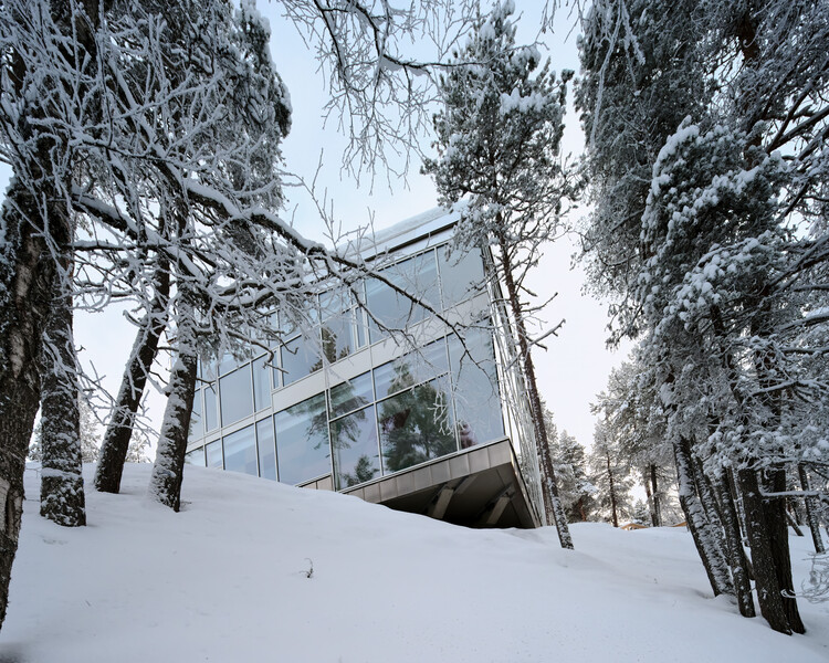Cliffhanger Riverside Villa / Pirinen Salo Oy - изображение 9 из 34