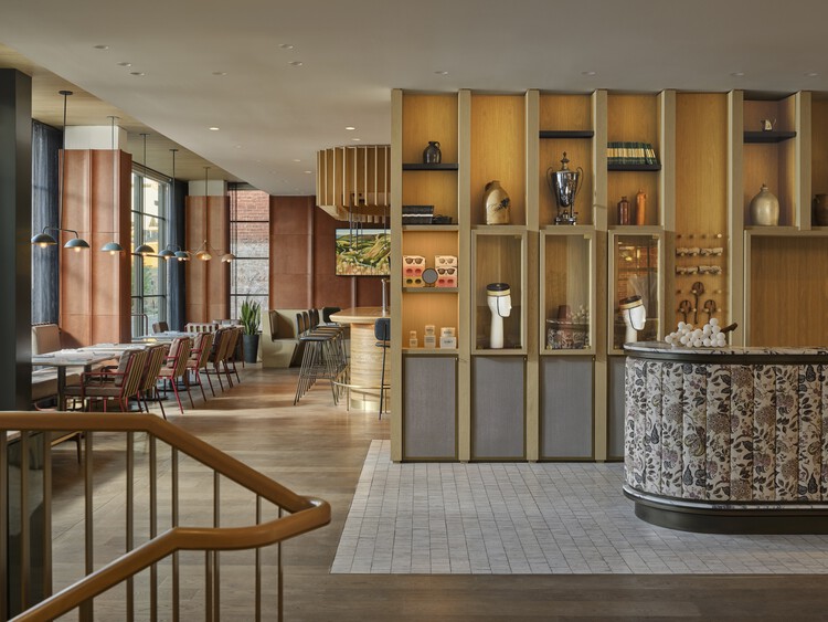 Royal Hotel / Giannone Petricone Associates Inc. Архитекторы - Интерьерная фотография, стекло, стул