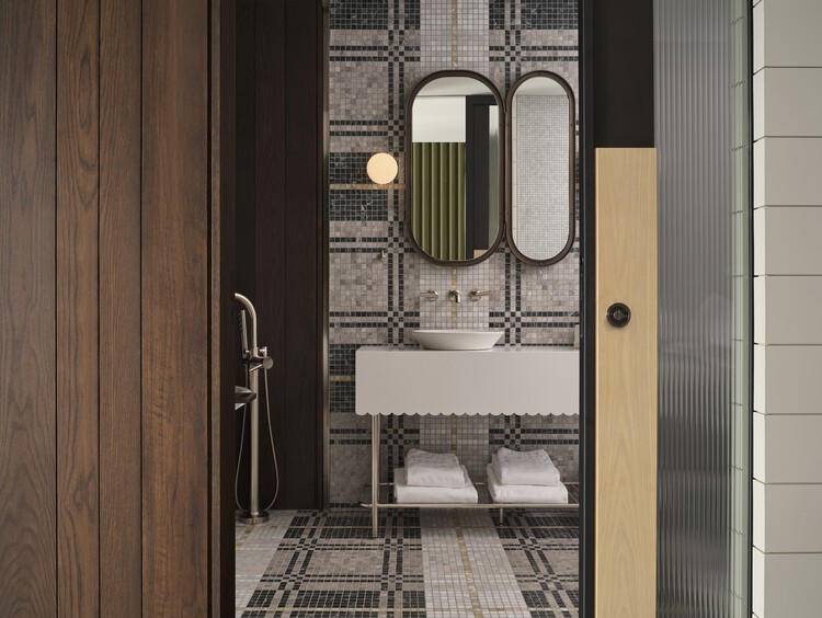 Royal Hotel / Giannone Petricone Associates Inc. Архитекторы - изображение 16 из 29