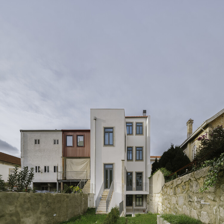 Жизненное здание Marlim Costa Cabral / Atelier d'Arquitectura Lopes Da Costa - изображение 1 из 41