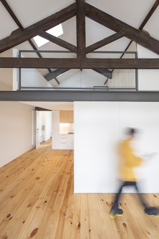 Жизненное здание Marlim Costa Cabral / Atelier d'Arquitectura Lopes Da Costa - изображение 2 из 41
