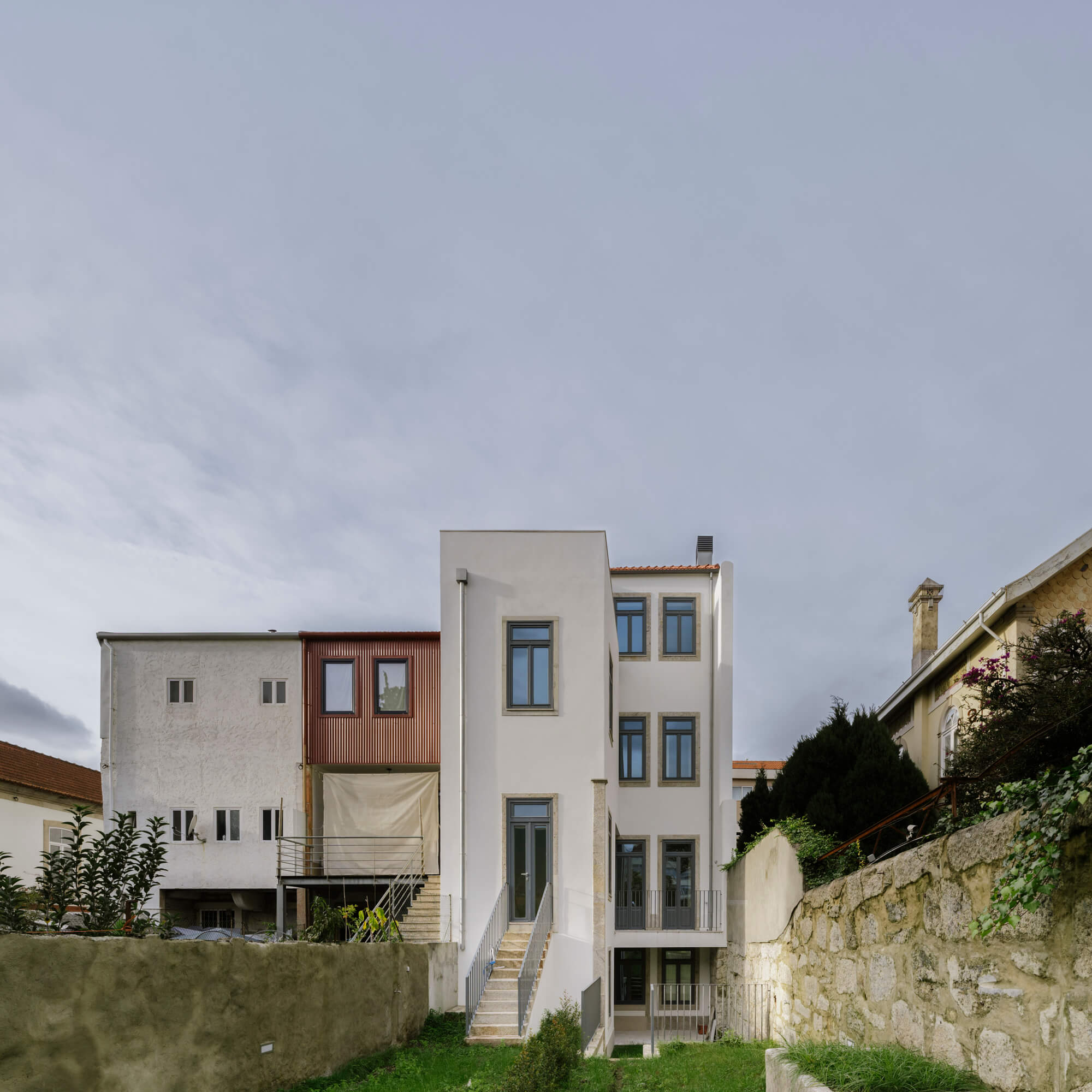 Жизненное здание Marlim Costa Cabral / Atelier d'Arquitectura Lopes Da Costa