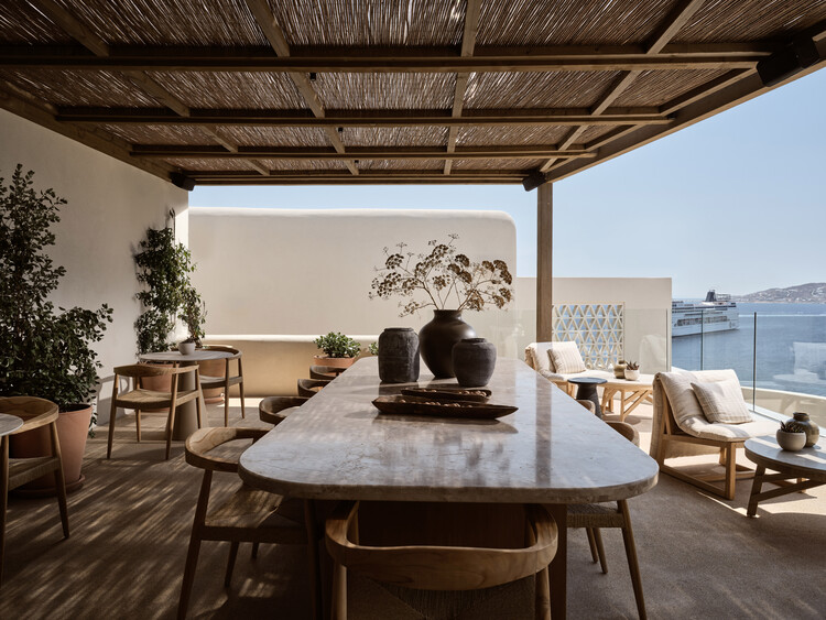 Doomes Noruz Mykonos Hotel / Urban Soul Project - Интерьерная фотография, столовая, стол, стул