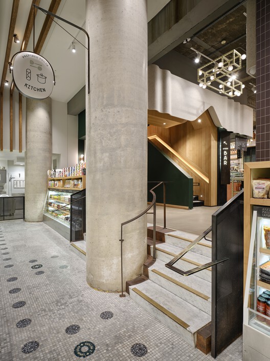 Stock TC Culinary Emporium / Giannone Petricone Associates Inc. Архитекторы - Интерьерная фотография, лестница