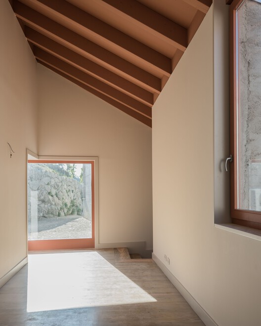 Сельский дом в Soutelos, Ruivães / Figuereido + Pena Arquitectos + Nuno Flores arquitetura - изображение 16 из 34