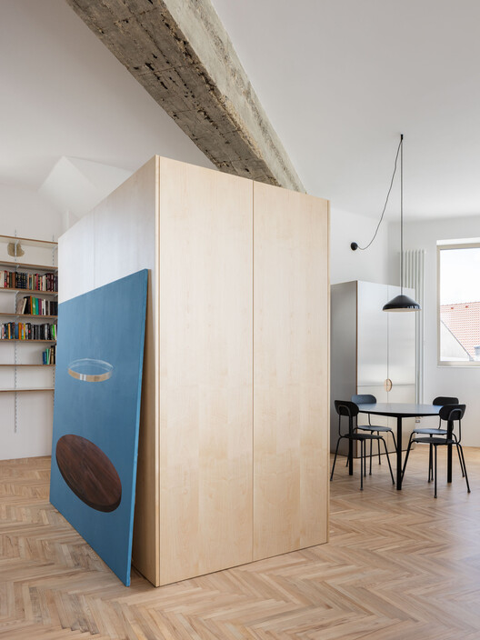Квартира Z / Grau Architects - Интерьерная фотография, дерево, стеллажи, спальня, шкаф