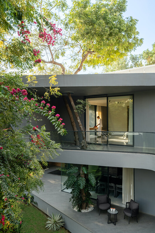 Девять X Nine House / Sanjay Puri Architects - Экстерьерная фотография, двор