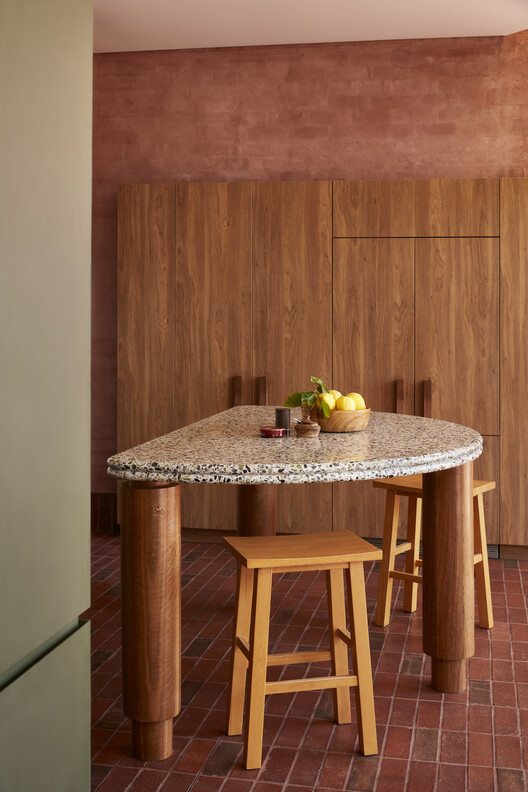 Ararat House / SJB - Интерьерная фотография, дерево, стол, стул